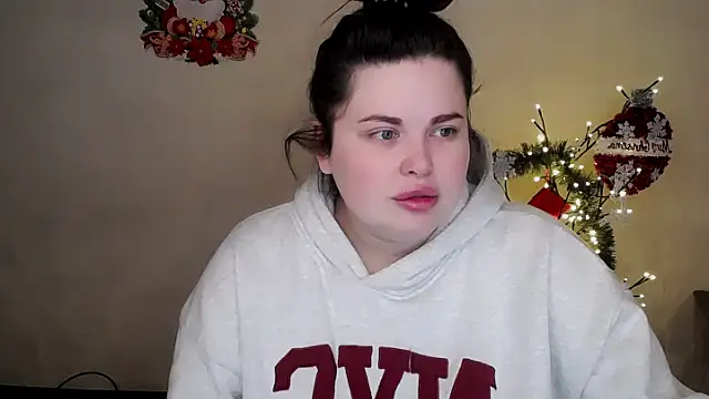 Snapshot of Emily_Mo chatting on 21, 12, 2025 Emily Mo online show from 21, 12, 2025