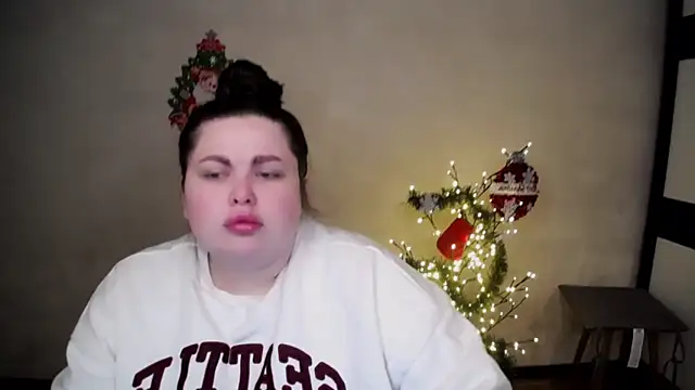 Snapshot of Emily_Mo chatting on 23, 12, 2025 Emily Mo online show from 23, 12, 2025