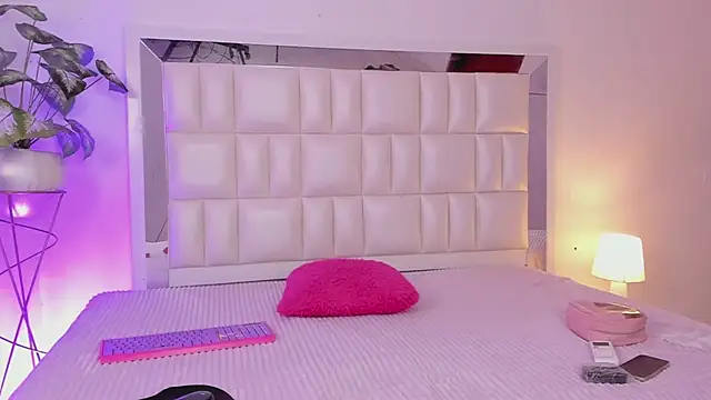 Anais aradia online show from 31, 12, 2024