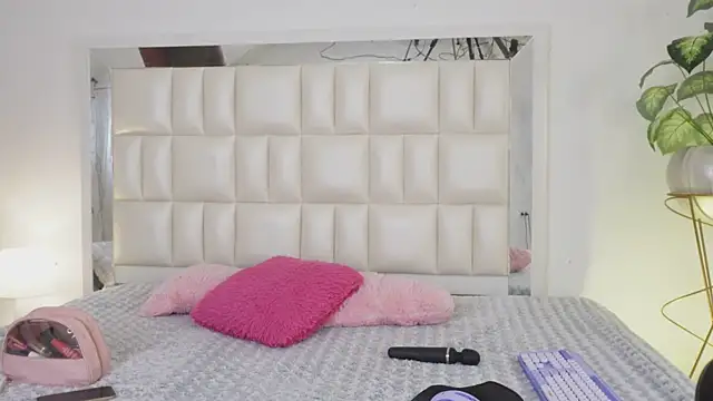 Anais aradia online show from 15, 3, 2025