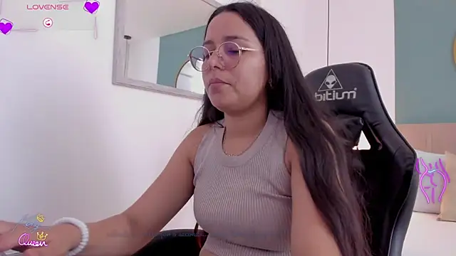 Snapshot of lucy_blue28 chatting on 10, 4, 2026 lucy blue28 online show from 10, 4, 2026