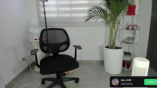 Snapshot of liah_v chatting on 2, 12, 2024 liah v online show from 2, 12, 2024