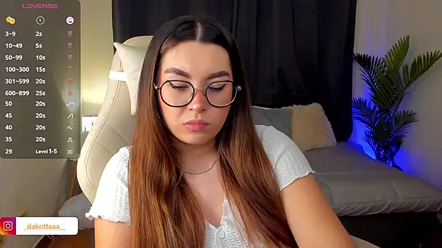 dakottaa  online show from 9, 10, 2025