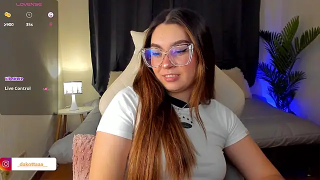 dakottaa  online show from 23, 10, 2025