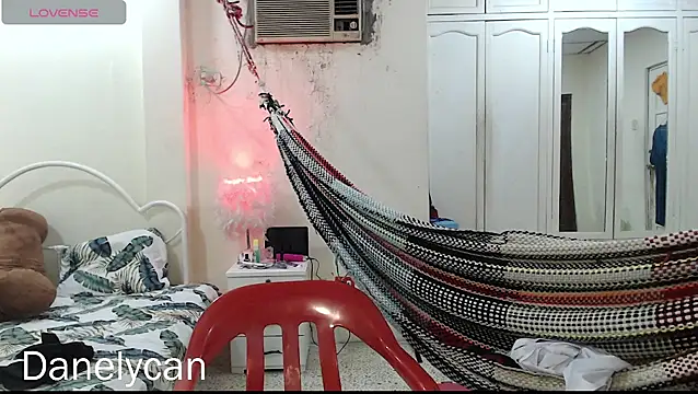 DanelyLopez online show from 18, 4, 2026