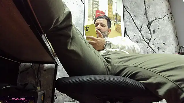 Snapshot of Maxi_TheBigDaddy chatting on 6, 11, 2025 Maxi TheBigDaddy online show from 6, 11, 2025