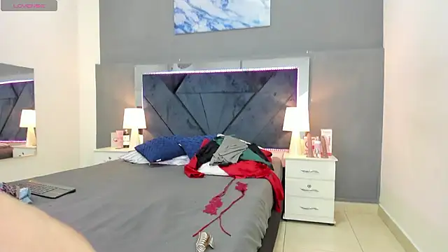 Lauralove 69 online show from 14, 3, 2026