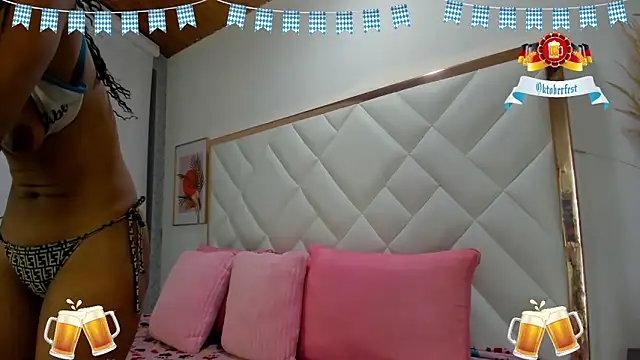 Snapshot of EmiliBonnie chatting on 25, 9, 2025 EmiliBonnie online show from 25, 9, 2025