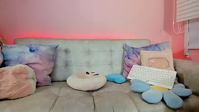 Snapshot of tinysara chatting on 2, 5, 2026 tinysara online show from 2, 5, 2026