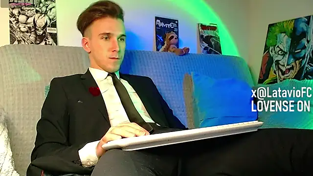 Midnighter  online show from 15, 4, 2026