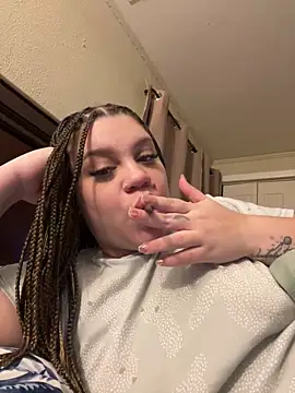 QueenNuttCollector online show from 30, 1, 2025