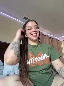 QueenNuttCollector online show from 18, 12, 2025