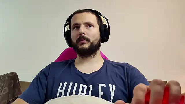 Snapshot of iurytx chatting on 4, 11, 2025 iurytx online show from 4, 11, 2025