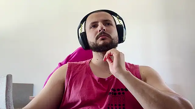 Snapshot of iurytx chatting on 19, 11, 2025 iurytx online show from 19, 11, 2025