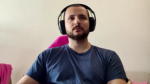 Snapshot of iurytx chatting on 23, 11, 2025 iurytx online show from 23, 11, 2025