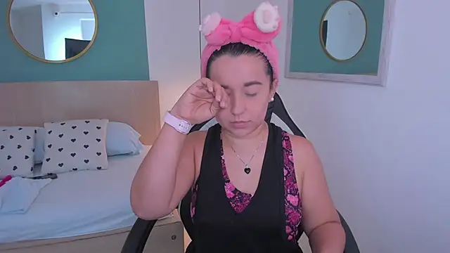 izaro22 online show from 22, 3, 2025