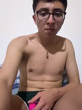 Snapshot of CamiRojas_boy chatting on 27, 4, 2026 CamiRojas boy online show from 27, 4, 2026