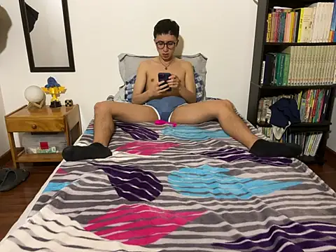 Snapshot of CamiRojas_boy chatting on 29, 4, 2026 CamiRojas boy online show from 29, 4, 2026