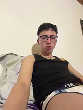 Snapshot of CamiRojas_boy chatting on 9, 5, 2026 CamiRojas boy online show from 9, 5, 2026