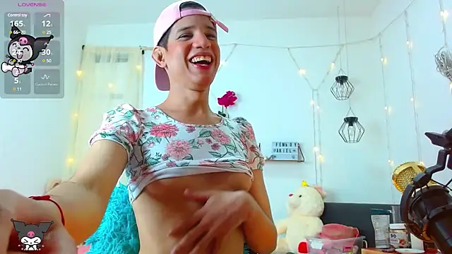 Snapshot of Ariel_Femboy_ chatting on 5, 1, 2025 Ariel Femboy online show from 5, 1, 2025