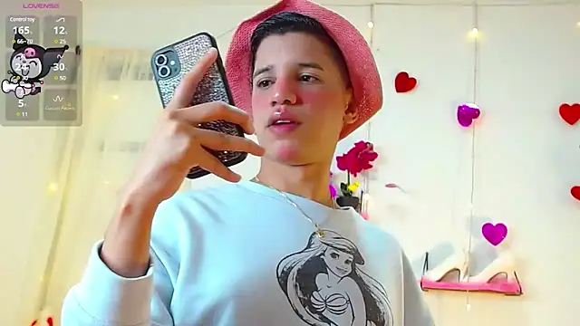 Snapshot of Ariel_Femboy_ chatting on 12, 2, 2025 Ariel Femboy online show from 12, 2, 2025