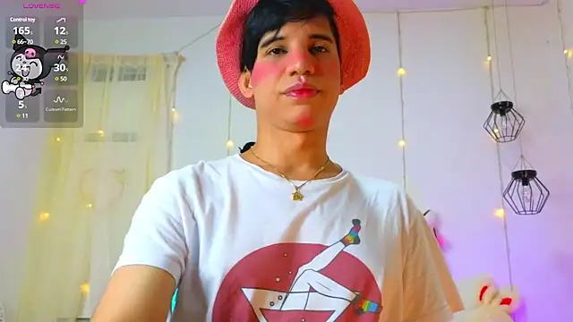 Snapshot of Ariel_Femboy_ chatting on 21, 3, 2025 Ariel Femboy online show from 21, 3, 2025