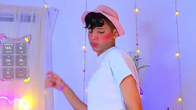 Snapshot of Ariel_Femboy_ chatting on 3, 10, 2025 Ariel Femboy online show from 3, 10, 2025