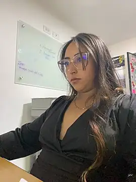 Vaiolet a online show from 17, 7, 2026