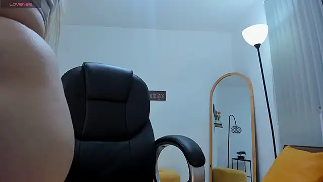 Snapshot of camiilaa1 chatting on 8, 12, 2024 camiilaa1 online show from 8, 12, 2024