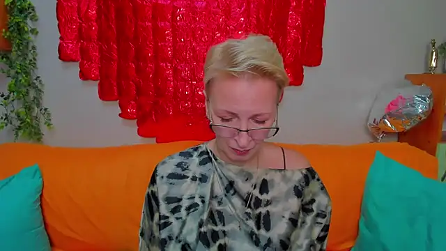 Snapshot of iamyourdream89 chatting on 8, 2, 2026 iamyourdream89 online show from 8, 2, 2026