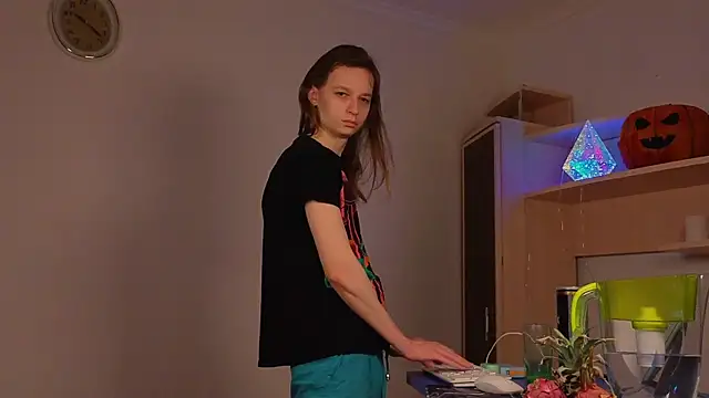 Frank Fraer online show from 6, 4, 2026