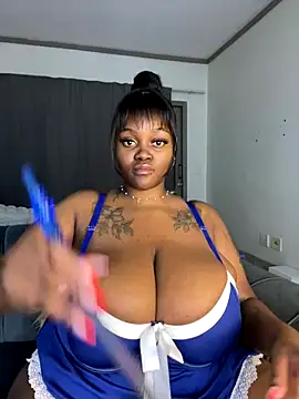Snapshot of Yung-Missy chatting on 12, 10, 2025 Yung-Missy online show from 12, 10, 2025