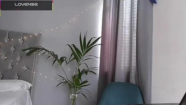 Snapshot of mini_kunis chatting on 13, 12, 2025 mini kunis online show from 13, 12, 2025