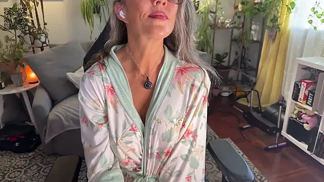 Snapshot of sunniedayz_ chatting on 9, 9, 2025 sunniedayz online show from 9, 9, 2025