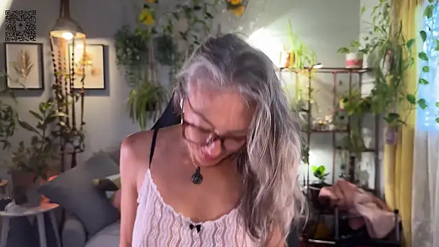 Snapshot of sunniedayz_ chatting on 16, 9, 2025 sunniedayz online show from 16, 9, 2025