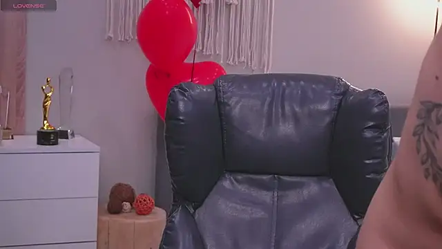 Molly Jons online show from 7, 3, 2026