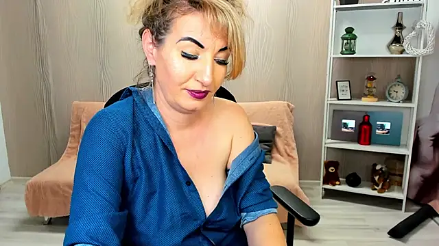 Cassandra Hotty online show from 11, 3, 2025