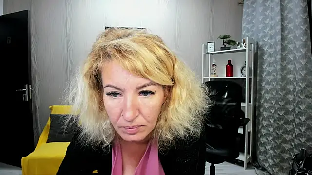 Snapshot of Cassandra_Hotty chatting on 16, 6, 2026 Cassandra Hotty online show from 16, 6, 2026