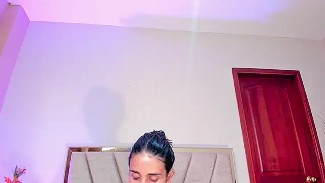 Snapshot of Nina_Cavaali chatting on 20, 10, 2025 Nina Cavaali online show from 20, 10, 2025