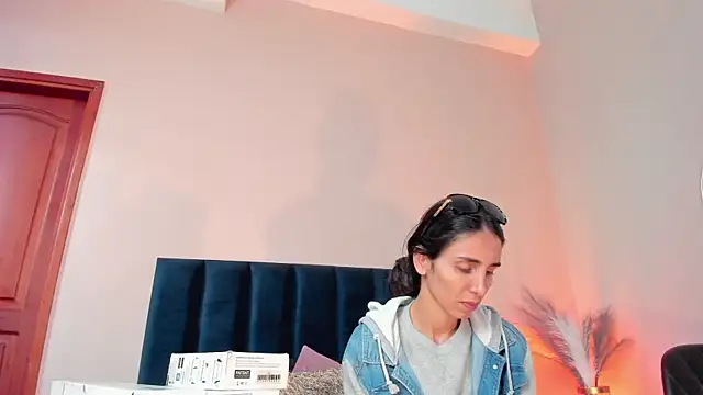 Snapshot of Nina_Cavaali chatting on 21, 10, 2025 Nina Cavaali online show from 21, 10, 2025