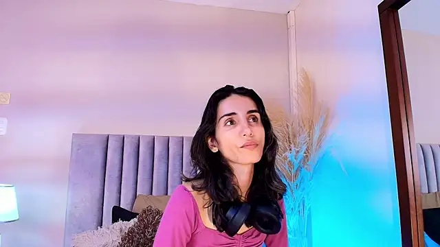 Snapshot of Nina_Cavaali chatting on 25, 10, 2025 Nina Cavaali online show from 25, 10, 2025