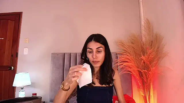 Snapshot of Nina_Cavaali chatting on 11, 11, 2025 Nina Cavaali online show from 11, 11, 2025