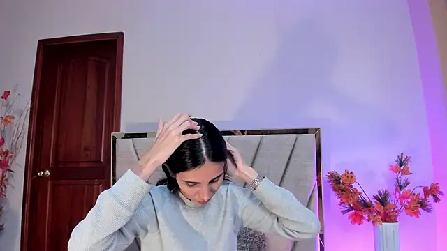 Snapshot of Nina_Cavaali chatting on 13, 11, 2025 Nina Cavaali online show from 13, 11, 2025