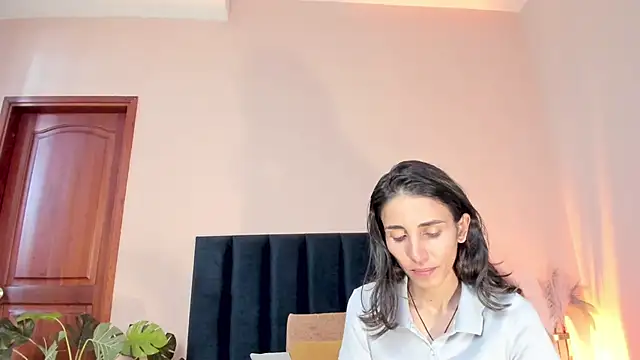 Snapshot of Nina_Cavaali chatting on 17, 11, 2025 Nina Cavaali online show from 17, 11, 2025