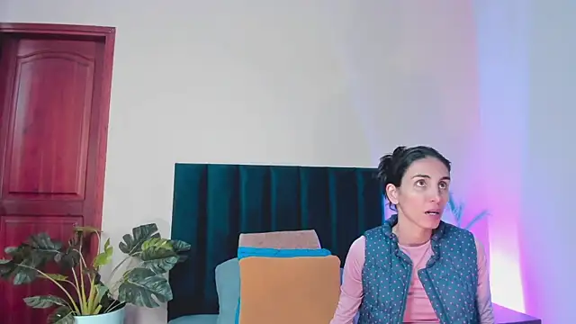 Snapshot of Nina_Cavaali chatting on 28, 11, 2025 Nina Cavaali online show from 28, 11, 2025