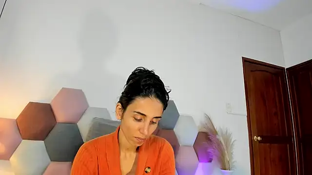 Snapshot of Nina_Cavaali chatting on 30, 11, 2025 Nina Cavaali online show from 30, 11, 2025