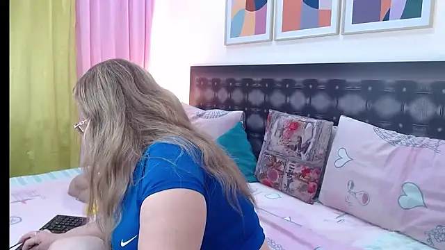 Snapshot of sandra_20 chatting on 28, 4, 2026 sandra 20 online show from 28, 4, 2026