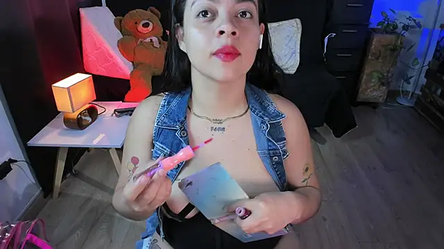 Cuttiealice online show from 11, 3, 2025