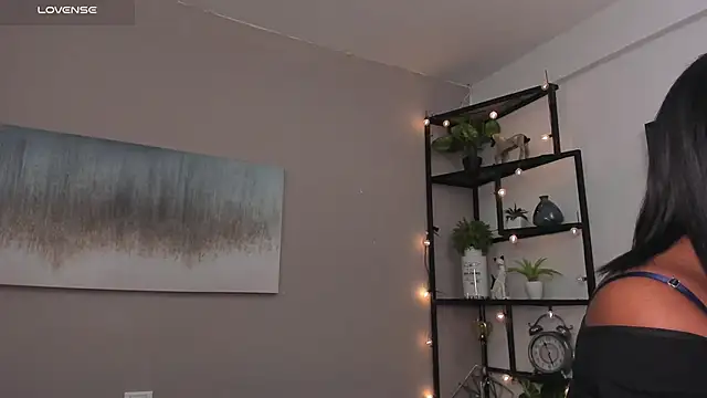 Briana Wells  online show from 24, 4, 2026