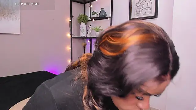 Briana Wells  online show from 26, 4, 2026